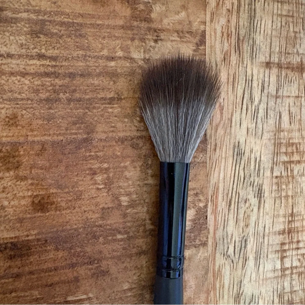 Details By Tati SP-4 Radiant Highlighter Brush First Edition NWOT - Picture 4 of 9